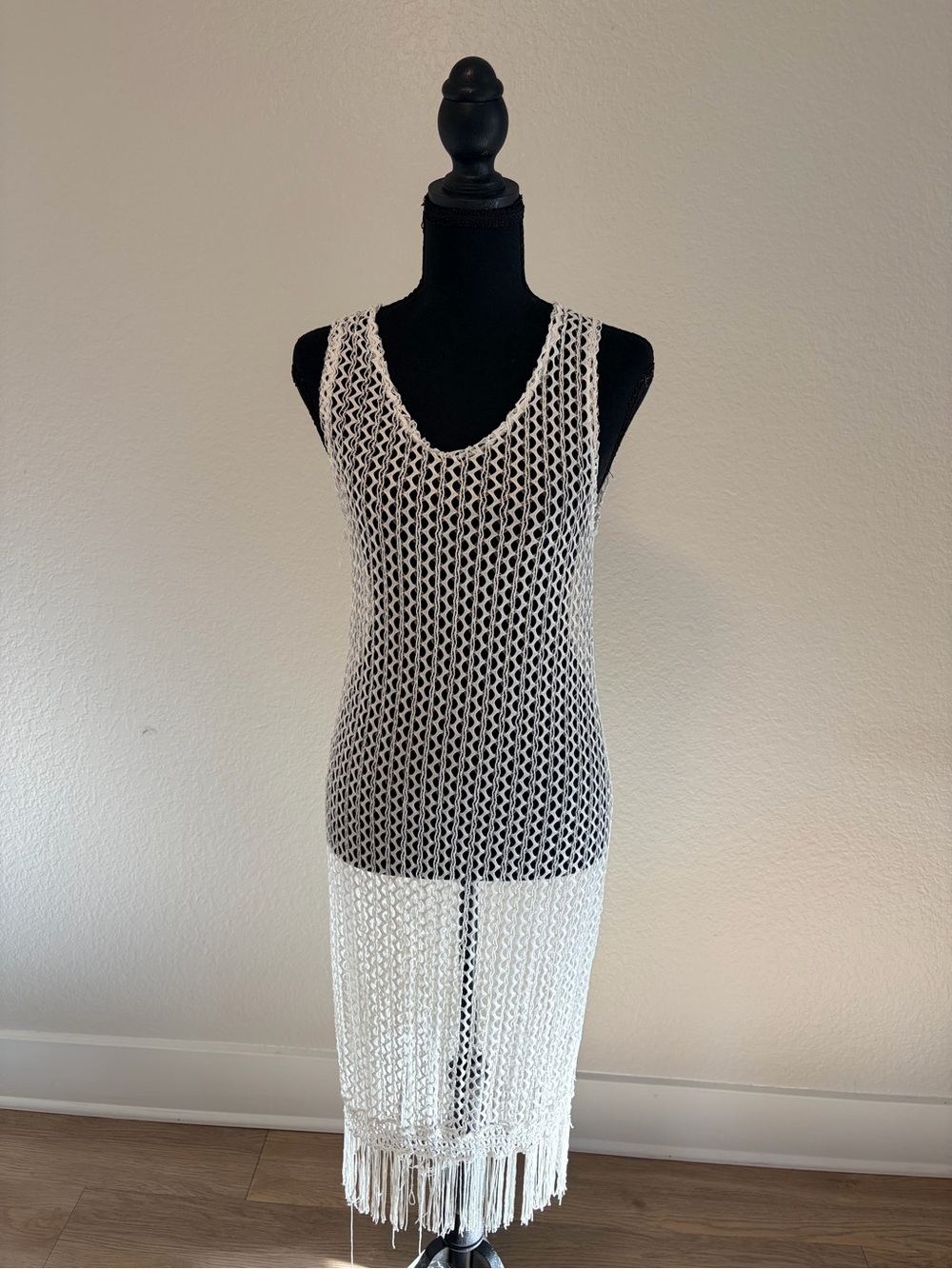 5/$15 | Women White Open Knit Fringe Tank